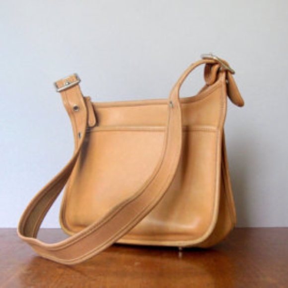 Coach Handbags - Vintage Coach Saddle Bag M8D-9966 Handbag